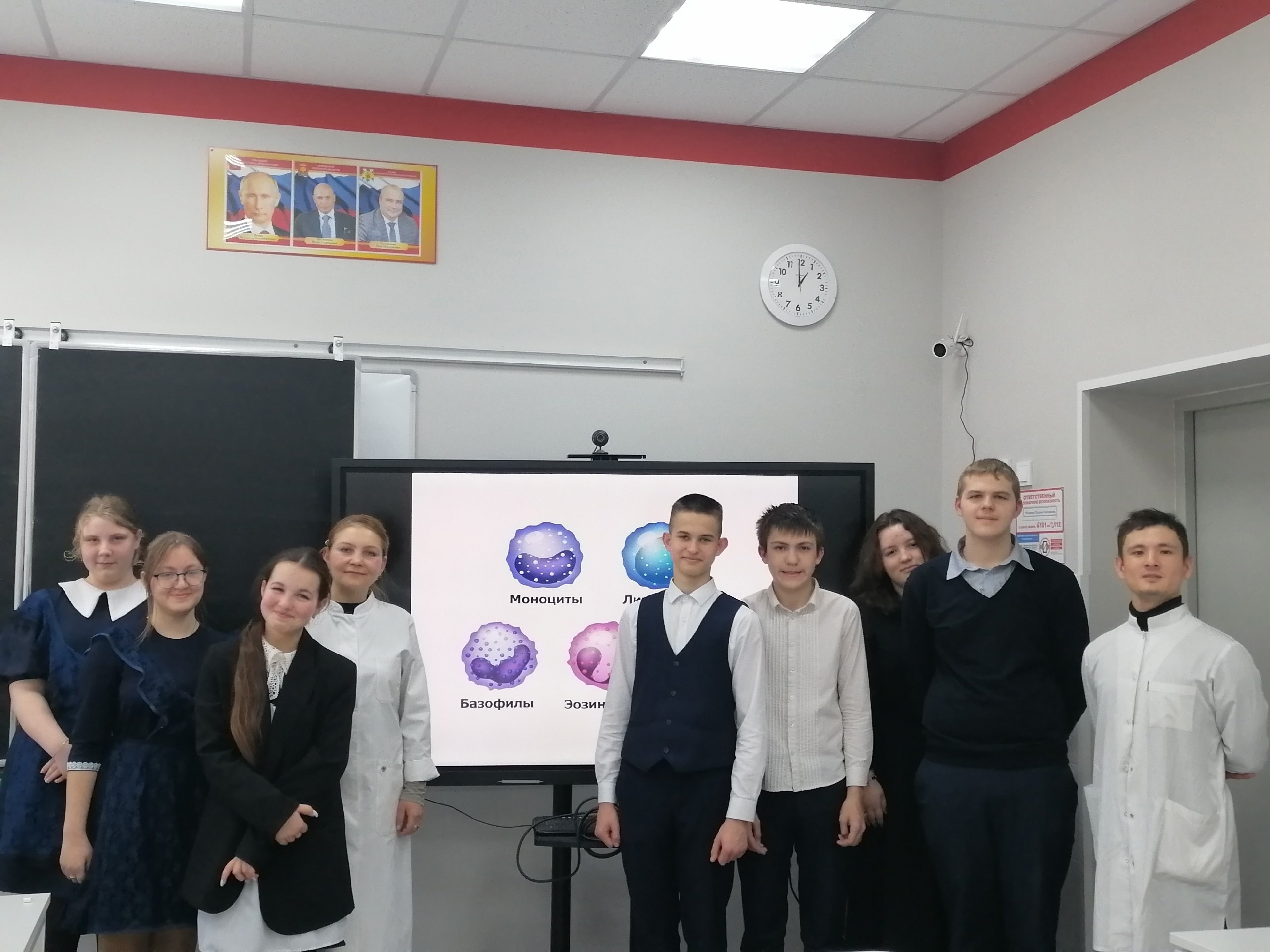 Практические занятия в медицинском классе МБОУ ООШ с. Лавы.